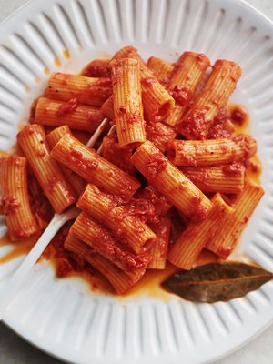 Niin nopea pasta, ettei mitään mokaa ehdi sattua. Vai ehtiikö? Kuva: <span class="photographer">Panu Pälviä</span>