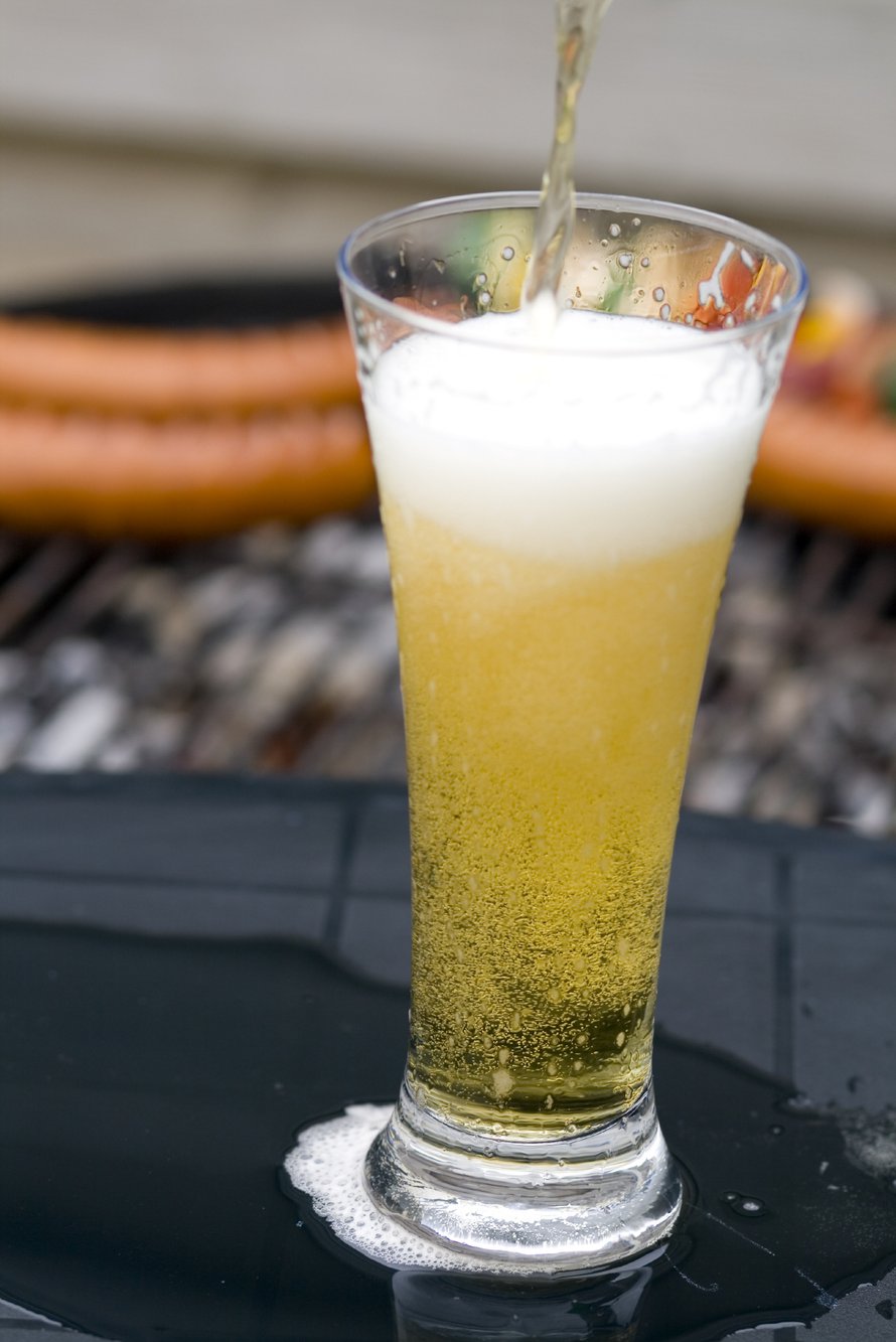 Grilli ja olut ne yhteen sopii. Kuva: <span class="photographer">iStock</span>