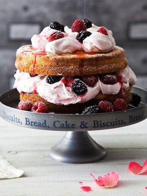 Huimaavan hyvä ruusukakku on myös pökerryttävän komea. Kuva: <span class="photographer">Arto Vuohelainen.</span>