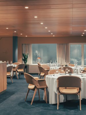 Ylimmässä kerroksessa sijaitsevasta Palacesta avautuu näkymä merelle.