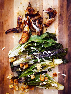 Kokeiluja kaihtamaton grillaa myös itse salaatin. Kuva: <span class="photographer">Sami Repo.</span>