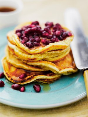 Vanhentumisvaarassa oleva maito uppoaa vaikkapa lettutaikinaan. Kuva: <span class="photographer">Sami Repo</span>