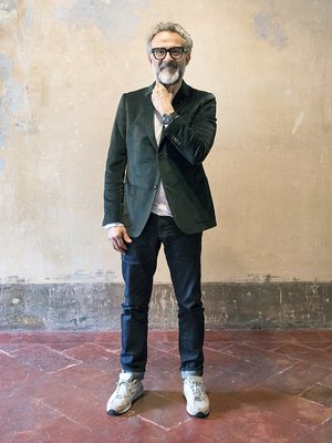 Italialainen Massimo Bottura on kirjoittanut kirjan, josta kotikokkikin löytää ideoita hävikin estämiseen. Linkin Massi Botturan hävikkipeston ohjeeseen löydät jutusta!