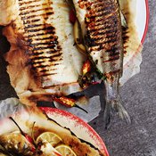 Siika saa koko matkalta kauniit raidat. Ahvenen raidat ovat vähän vaatimattomammat. Kuva: <span class="photographer">Panu Pälviä</span>