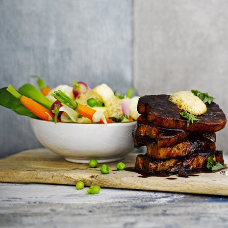 Grillattu possu maistuu humaloidun oluen kanssa. Kuva: Sami Repo.