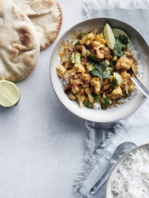 Annos kukkakaalicurrya ei maksa paljon, mutta maku on sesongin ihanimpia.