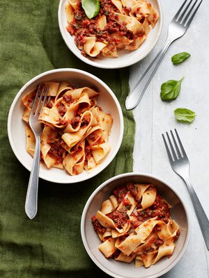 Bolognesen kasvisversio tehdään soijarouheesta.