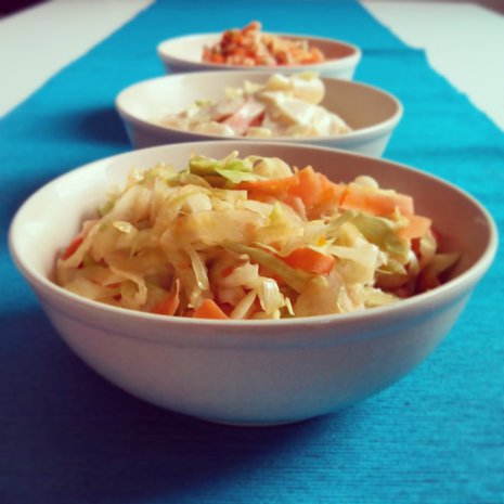 Varhaiskaalin rapeus taipuu monenlaiseen kaalisalaattiin. Kuva Maaret Lyytinen