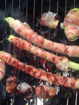 Kääri pekoniin ja grillaa. Hyvää tulee!