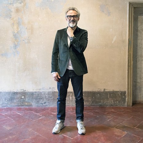 Italialainen Massimo Bottura on kirjoittanut kirjan, josta kotikokkikin löytää ideoita hävikin estämiseen. Linkin Massi Botturan hävikkipeston ohjeeseen löydät jutusta!