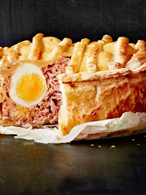 Isän unelmakakun sisällä on yllätys. Kuva: <span class="photographer">Reetta Pasanen.</span>