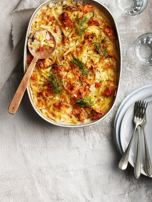 Voit kokeilla lohilaatikkoon pelkän perunan vaihtoehtona pakastepussillista, jossa on perunaa, porkkanaa, palsternakkaa ja purjoa.