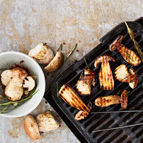 Grillitattien maustajana toimii simppeli mausteöljy.