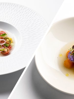 Tähtikokki Anni Peräkylän raikkaan kirsikkatomaattiannoksen (kuv. vasem.) esikuvana toimii mestariteos (kuv. oik.), jonka hän valmisti Bocuse d'Orin finaalissa 2021. Kuva: <span class="photographer">Santeri Stenvall</span>