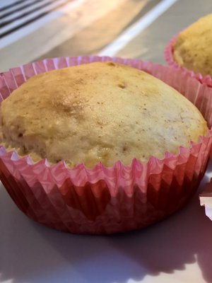 Zoomaa muffinin rakenteeseen: melko kuohkeaa! Kuva: <span class="photographer">Riikka Kaila</span>