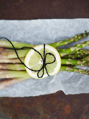 Tartu rohkeasti parsaan ja dippaa. Kuva: <span class="photographer">Anna Huovinen</span>