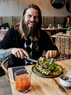 Yksi Juhani Koskisen suosikkipaikoista on kasvisravintola Hügge.