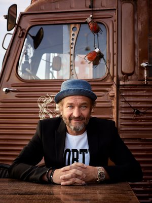 Hattu hyvin ja kello näkyy! Ennen ravintolayrittäjäksi ryhtymistä Kim Heiniö toimi muotibisneksessä.