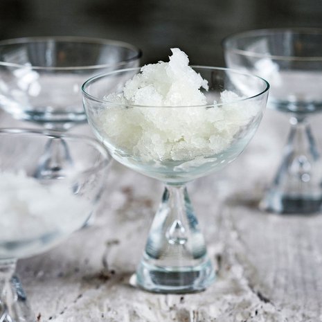 Viileä väliruoka raikastaa uudenvuoden aterian. Kuva: <span class="photographer">Panu Pälviä</span>