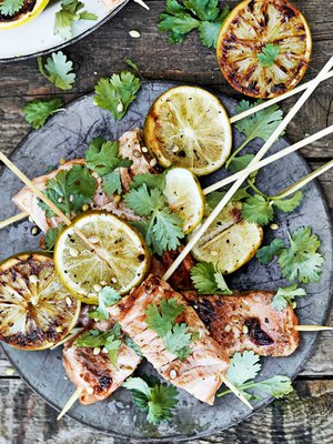 Grillissä paahtuvan sitruunan tuoksu on huumava! Kuva: <span class="photographer">Reetta Pasanen</span>