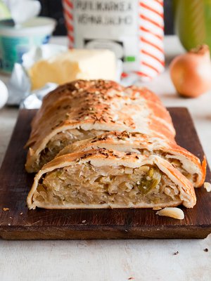 Rahka-voitaikina on mehevä kääre kaalille.