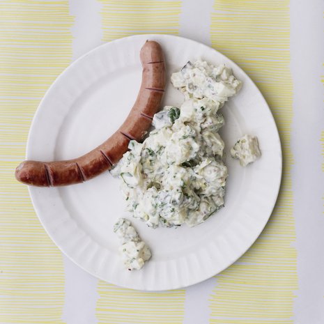 Perunasalaatti on monelle vappuruokien ykkönen. Tämä versio saa makua tähtianiksesta.