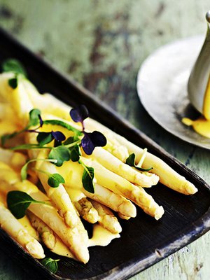 Parhaan parsasoosin kanssa ei tarvitse vesihaudetta. Kuva: <span class="photographer">Panu Pälviä.</span>