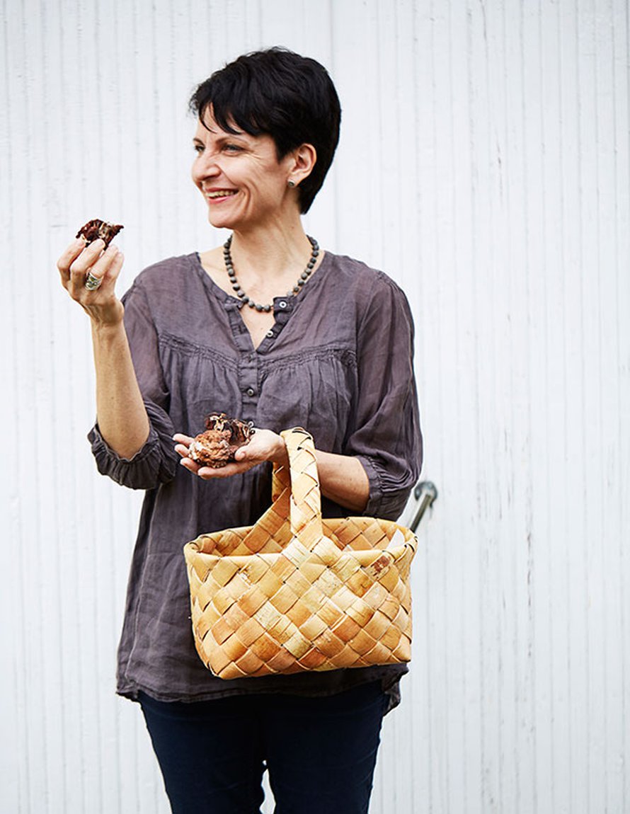 Kun lumi sulaa pois, Chrissen vihersaalistusvaistot heräävät. Kuva: <span class="photographer">Anna Huovinen.</span>