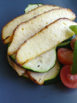 Ruska-kesäkurpitsapaistoksen ohjeen löydät Kolatun Juustolan keittokirjasta. Kuva: <span class="photographer">Timo Kaplas.</span>