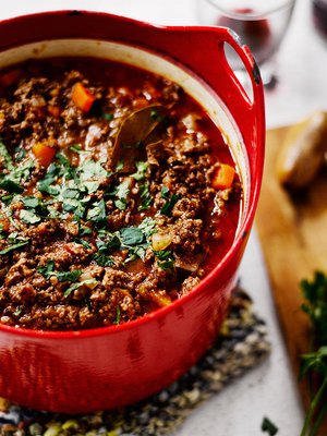 Upean täyteläinen hirvibolognese on varsinainen täsmäruoka lokakuuhun. Kuva: <span class="photographer">Sami Repo.</span>