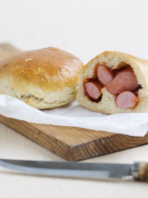 Nakkipiiloista tykkäävät kyllä aikuisetkin. Kuva: <span class="photographer">Panu Pälviä.</span>