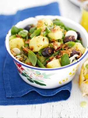 Kaprikset ja vihreät pavut ovat italialaisen perunasalaatin juju. KUVA Sami Repo