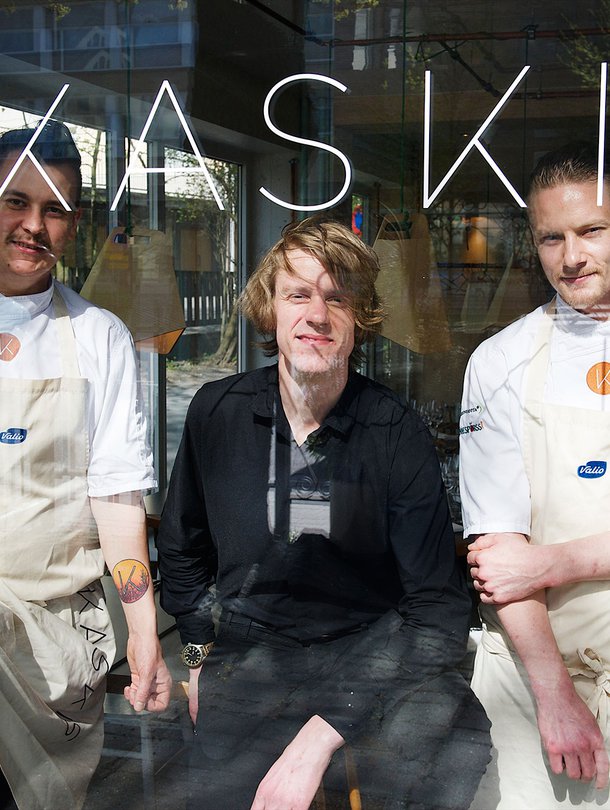 Erik Mansikka (vas.), Topi Pekkanen ja Simo Raisio perustivat ravintola Kaskiksen Turkuun viime keväänä. Kuva: <span class="photographer">Shoja Lak.</span>