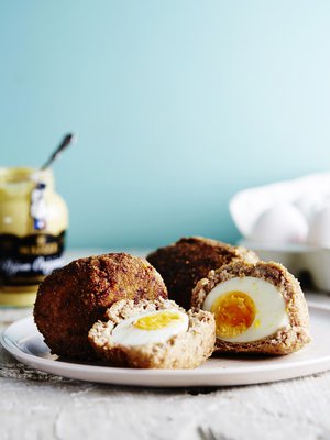 Kananmunalla täytetyt lihapullat. Kuva: <span class="photographer">Tuomas Kolehmainen</span>