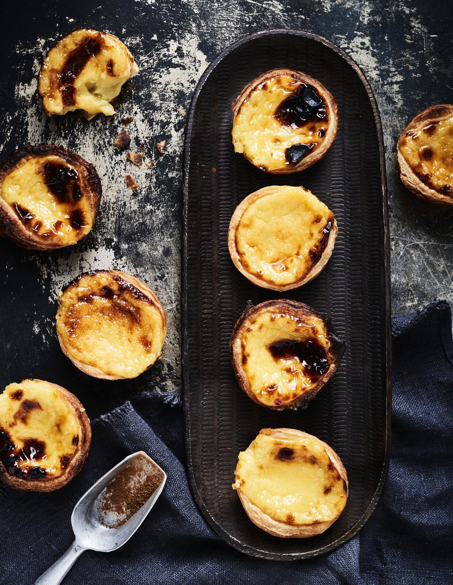 Pastel de nata on voitaikinaa ja maitovanukasta sisältävä herkku, jonka juuret ovat portugalilaisessa luostarissa.
