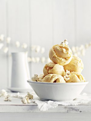 Jäätelössä saa maistua myös suola, esimerkiksi popcornit. Kuva: <span class="photographer">Reetta Pasanen.</span>