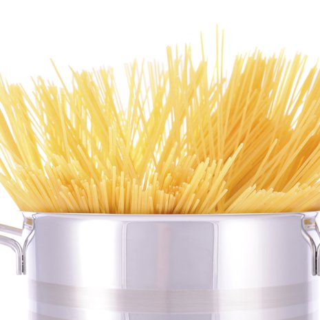 Pane ensin pasta kiehumaan ja tee sitten pikasoosi. Kuva: <span class="photographer">Istockphoto.</span>