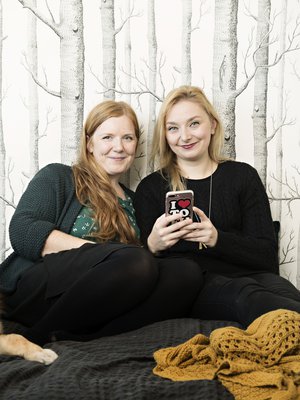 Elina Innanen ja Suvi Auvinen toivovat, että Lapsiperheen vegaanikeittokirjaan tarttuisivat kiireiset sekasyöjät, jotka haluavat tehdä kasvisruokaa ja opettaa lapsensakin tykkäämään siitä. 