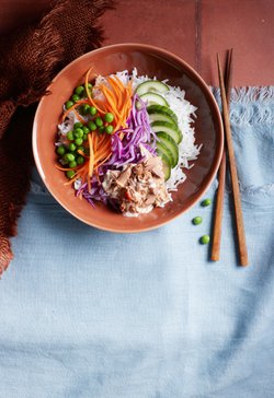 Rouskis! Pitkien ja ohuiden porkkanasuikaleiden salaisuus on julienneraastin. Tavallinenkin toimii.