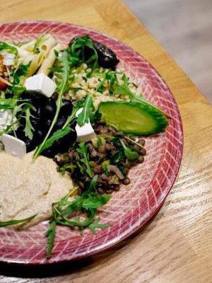 Viininlehtikääryleet olivat Efesoksen mezelautasen parasta antia.­