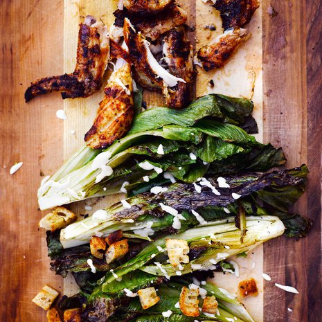 Kokeiluja kaihtamaton grillaa myös itse salaatin. Kuva: Sami Repo.