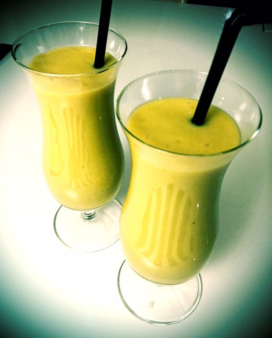 Viiden minuutin panostus riittää, kun tekeillä on mango-inkiväärismoothie. Kuva: <span class="photographer">Jani Salo.</span>