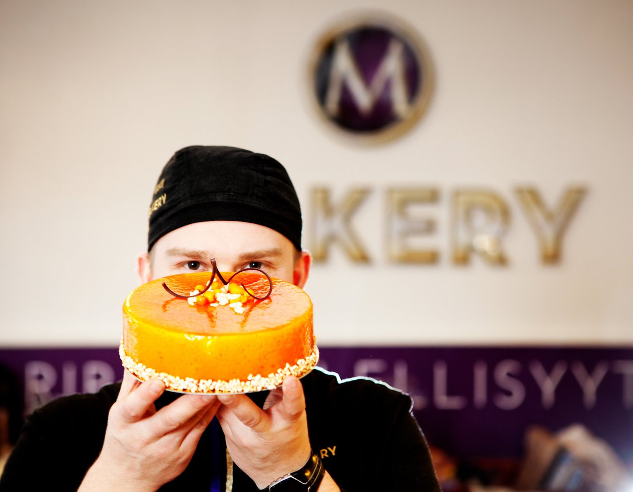 Yrittäjä Mikko Hietala haluaa tehdä kauniita kakkuja.