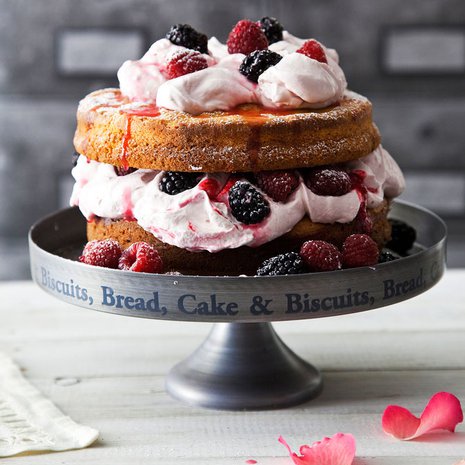 Huimaavan hyvä ruusukakku on myös pökerryttävän komea. Kuva: Arto Vuohelainen.