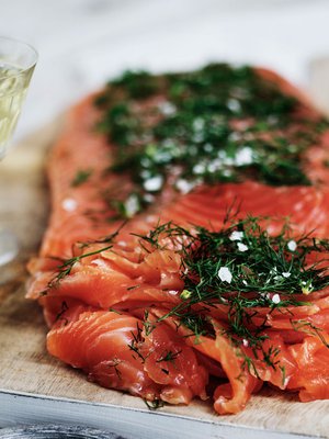 Jääkellarin lohi on perinteinen jouluherkku. Kuva Panu Pälviä.