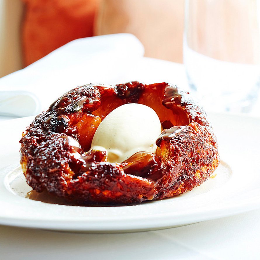 Omenainen tarte tatin. Pala taivasta jokaisessa suupalassa. Kuva: <span class="photographer">Tuomas Kolehmainen.</span>