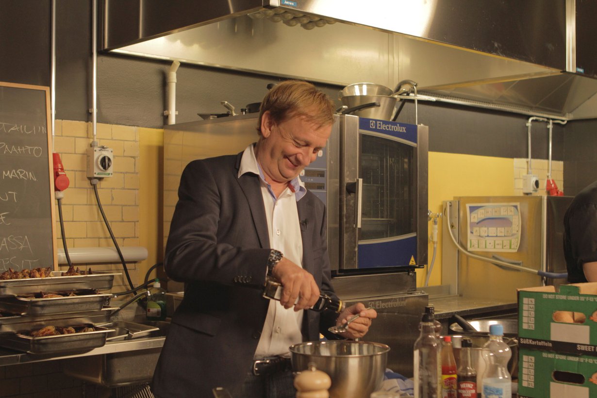 Hjallis pääsee marinadimestariksi. Kuva: Nelonen.
