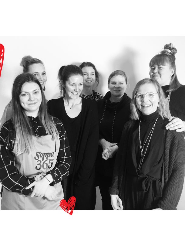 Soppa365:n toimitus vasemmalta oikealle: Milja, Krista, Titti, Emilia, Sanna, Katja ja Riikka. Chrisse löytyy jutun lopusta.
