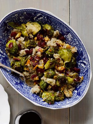 Ruusukaalikvinoa on maukas lisuke gluteenittomaan ruokapöytään. Kuva: <span class="photographer">Sami Repo.</span>