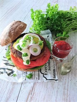 Herkullinen kasvisburger ilman maitotuotteita ja gluteenia